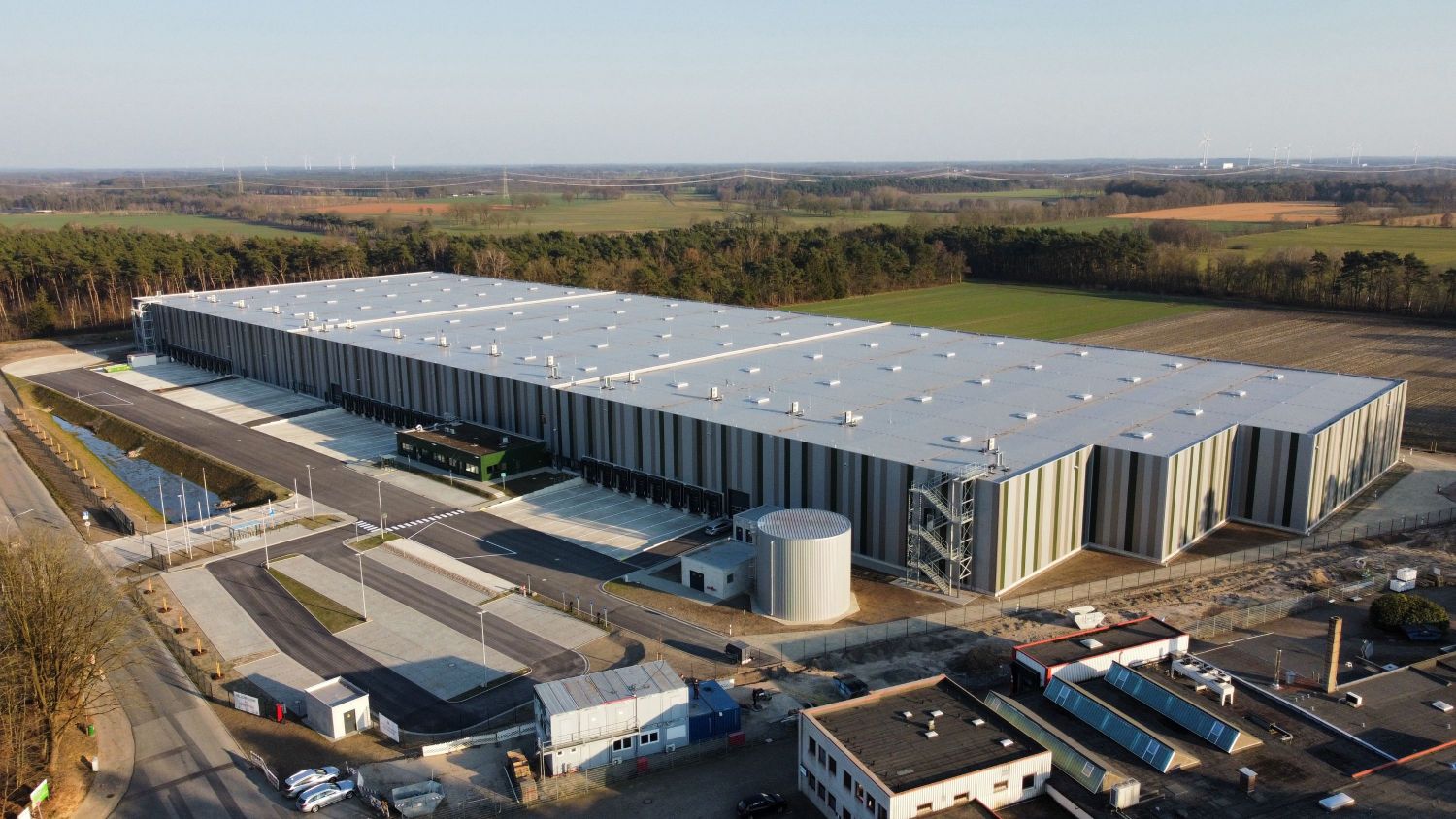 REALOGIS, Exterior view of the logistics property in Zeven-Aspe, complete lease of the Zeven-Aspe logistics park, DGNB Gold certification