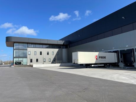 Logistics service provider, multi-user center, warehouse Logistics service provider, multi-user center, warehouse