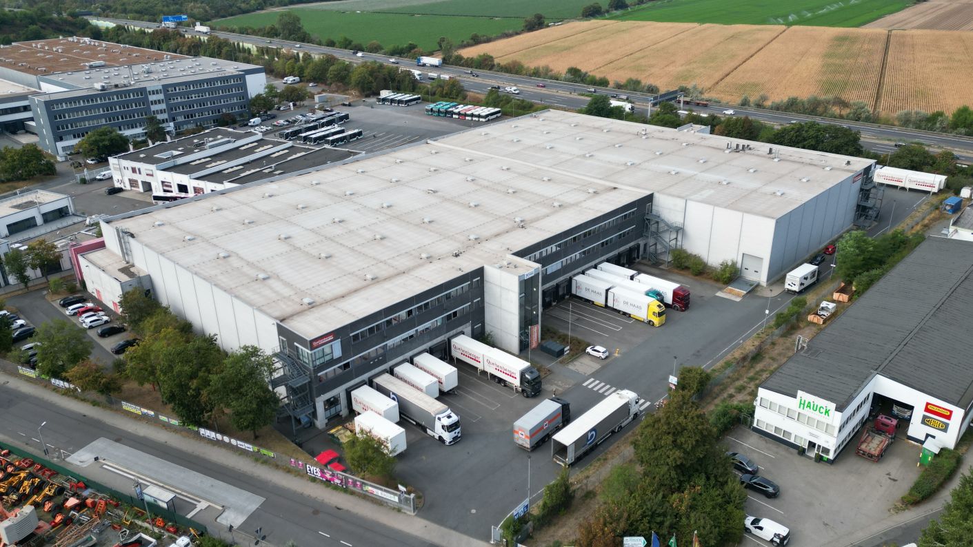 REALOGIS , owner of the property is P3 Logistic Parks, leased to De Haas Road Cargo, Weiterstadt / Copyright: Realogis